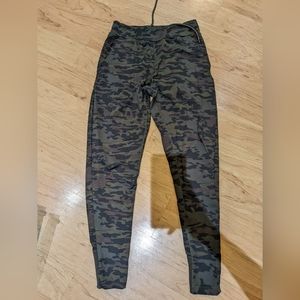 Alphalete identity jogger small camo